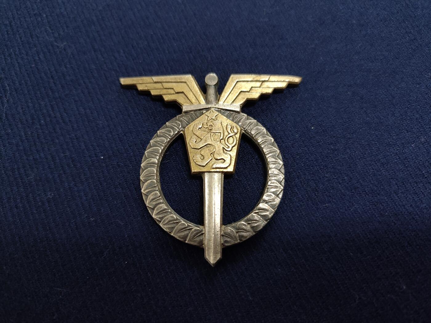 时顺第二十九拍(新年大拍) 捷克斯洛伐克飞行员证章背面带厂标