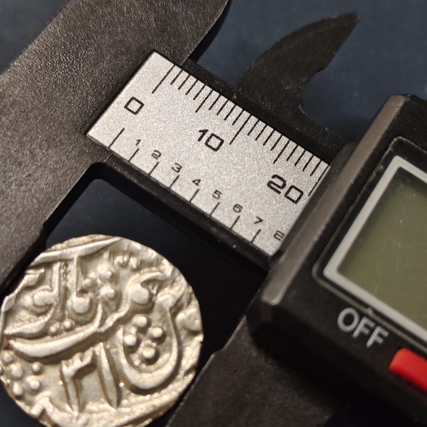 【全场包邮】纯粹捡漏拍505场 【古钱】印度焦特布尔土邦库恰曼封建领1203年（1789）1卢比银币-D-有清理