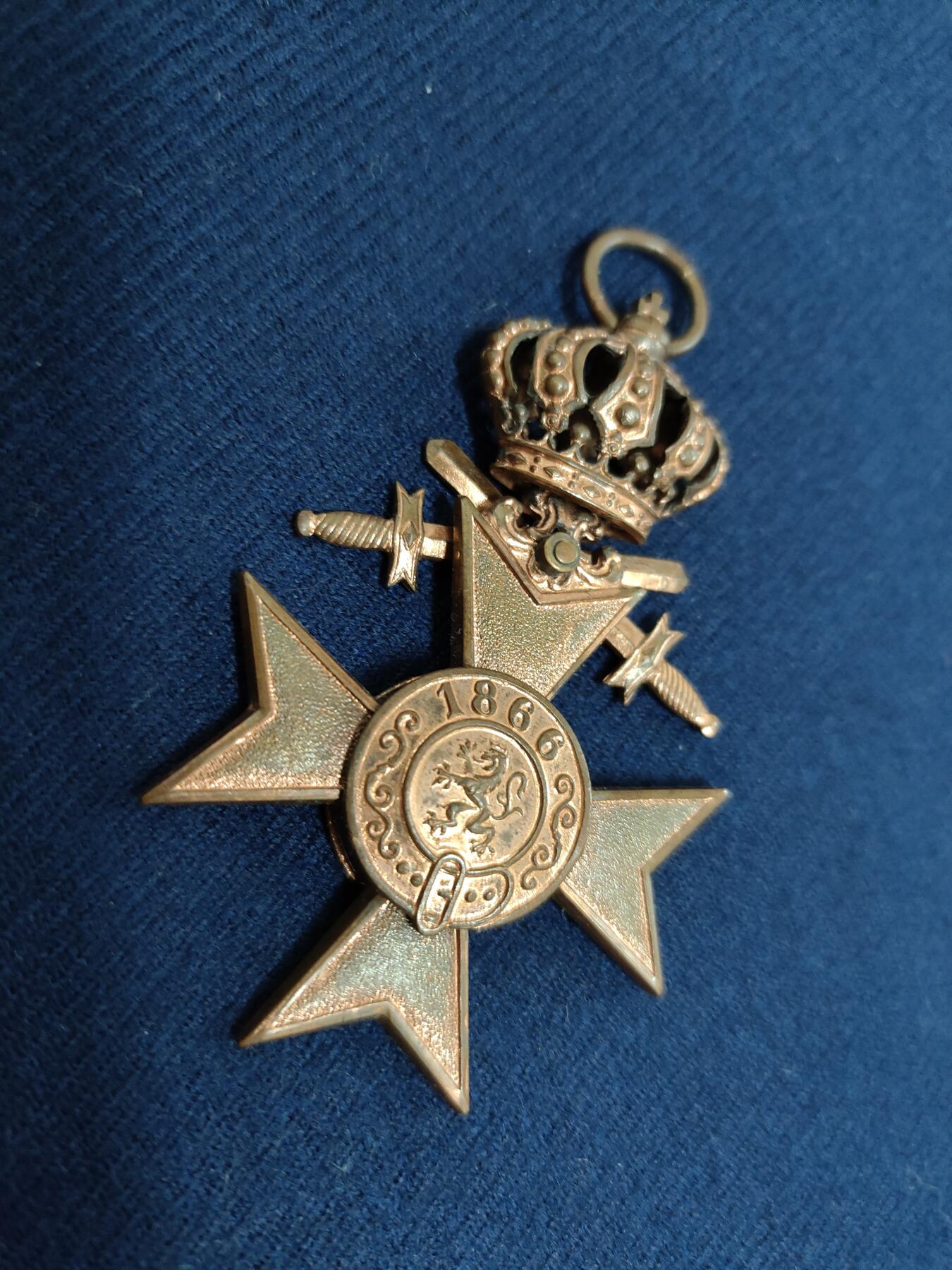 时顺第二十九拍(新年大拍) 一战时期mvk3奖章，带双剑与王冠配饰，发行量很少，铜制