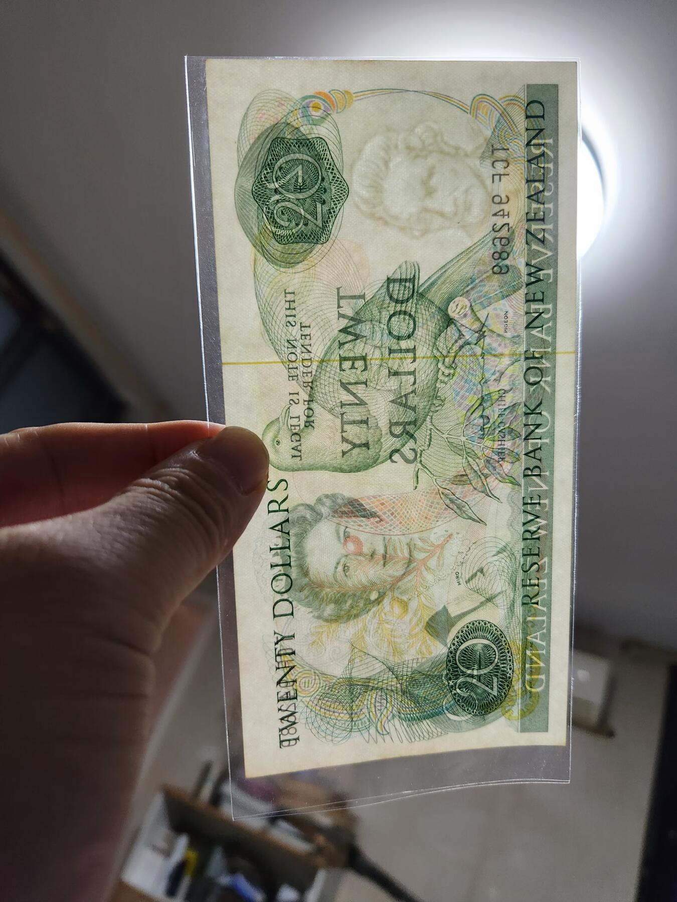 2月18号晚上8点 外国纸币自动截拍第27场 第一版首签名 新西兰 20元 近新