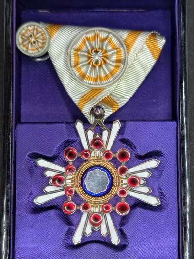 凯旋世界勋赏（持续上新中）（第22期新年大拍）（欢迎送拍）（对拍品有疑问请询问客服，不接受到手刀，出价默认拍品品相。请认真阅读拍卖规则！出价默认已认可！）（收到货请录制开箱视频，无视频概不处理问题。） - 四等瑞宝 带盒