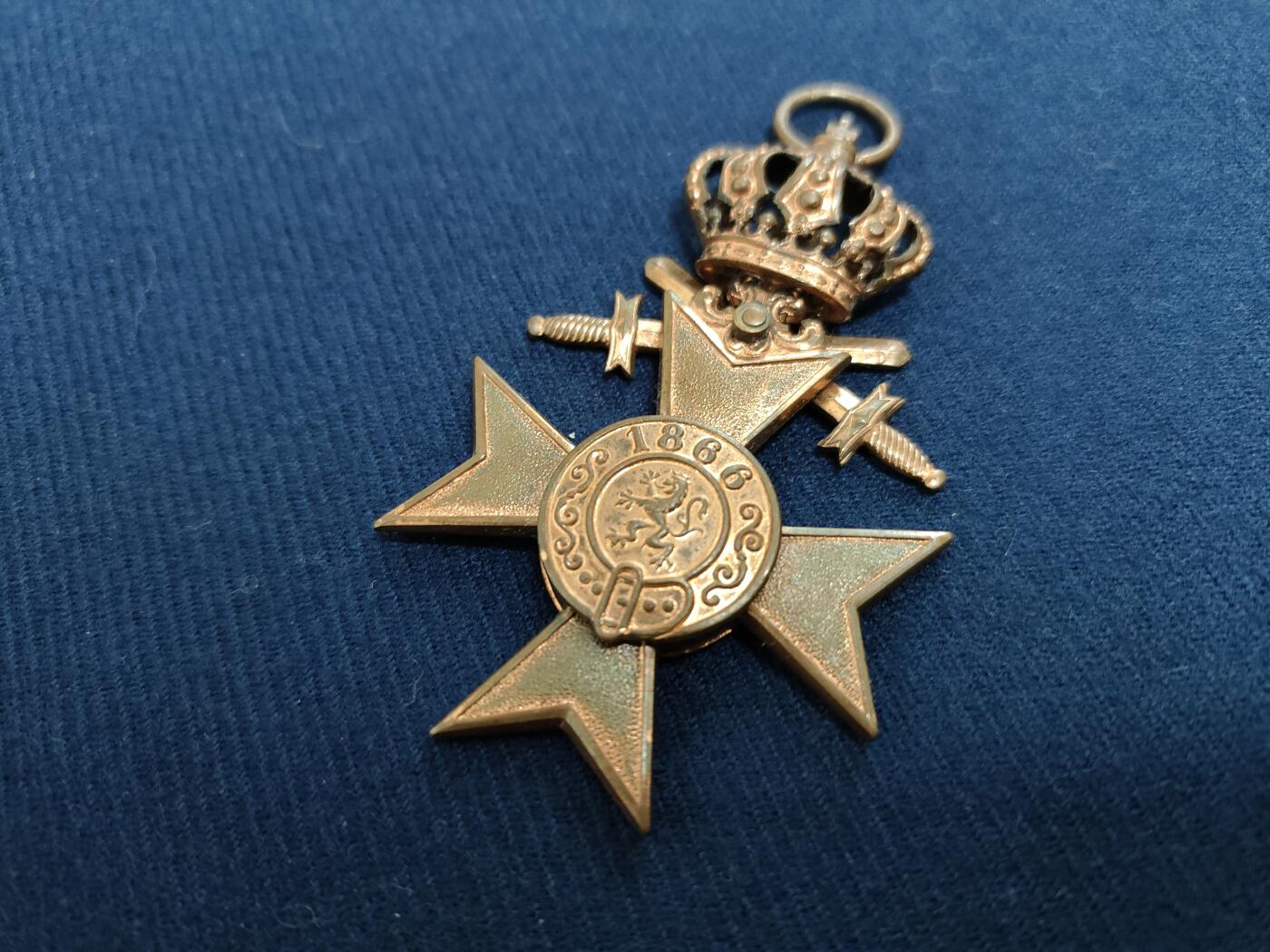 时顺第二十九拍(新年大拍) 一战时期mvk3奖章，带双剑与王冠配饰，发行量很少，铜制