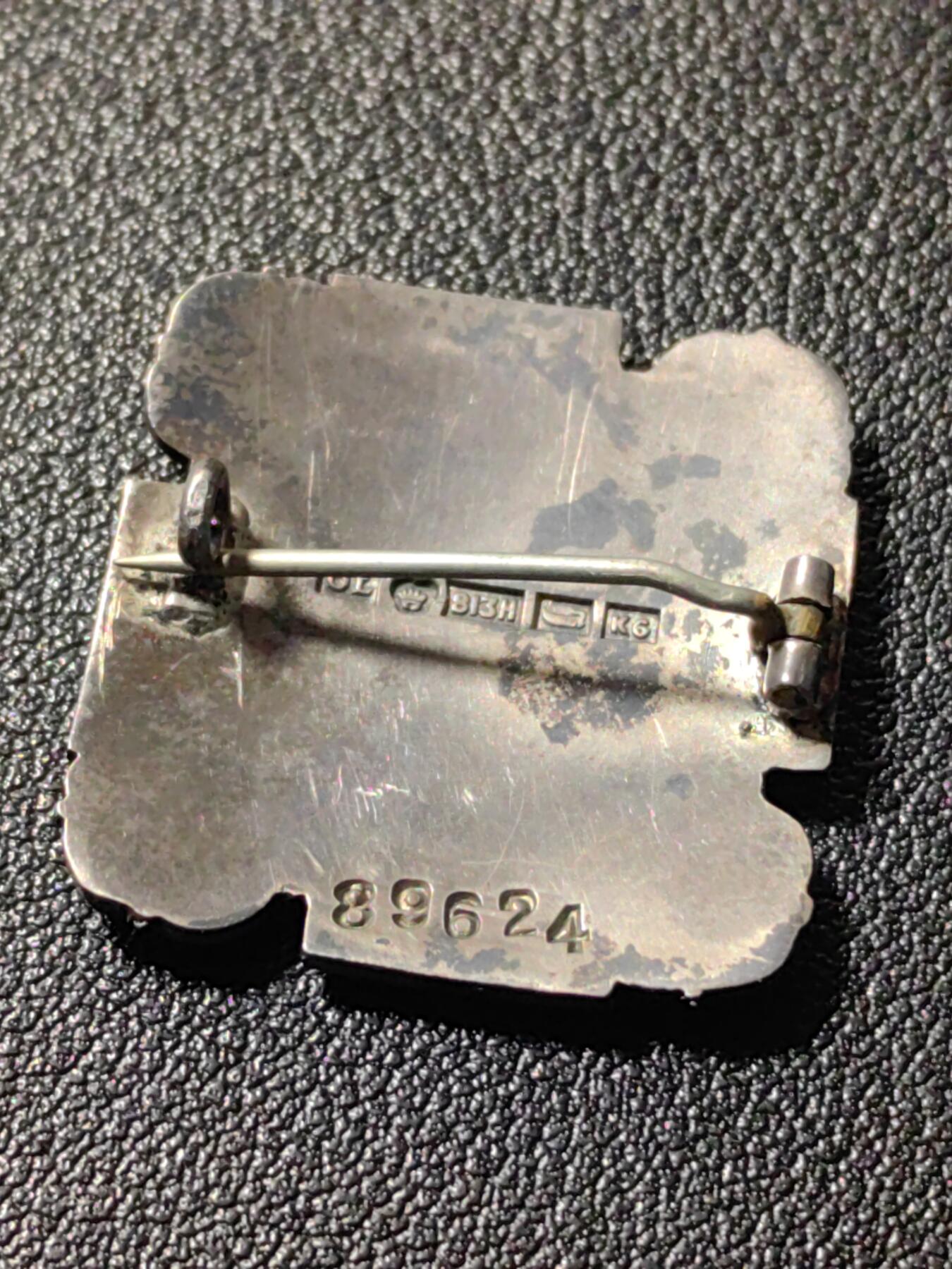 靖甫拍卖第五场 芬兰洛塔斯瓦尔德妇女军事组织领口证章 银质珐琅打银标 k6年份戳即1939制造