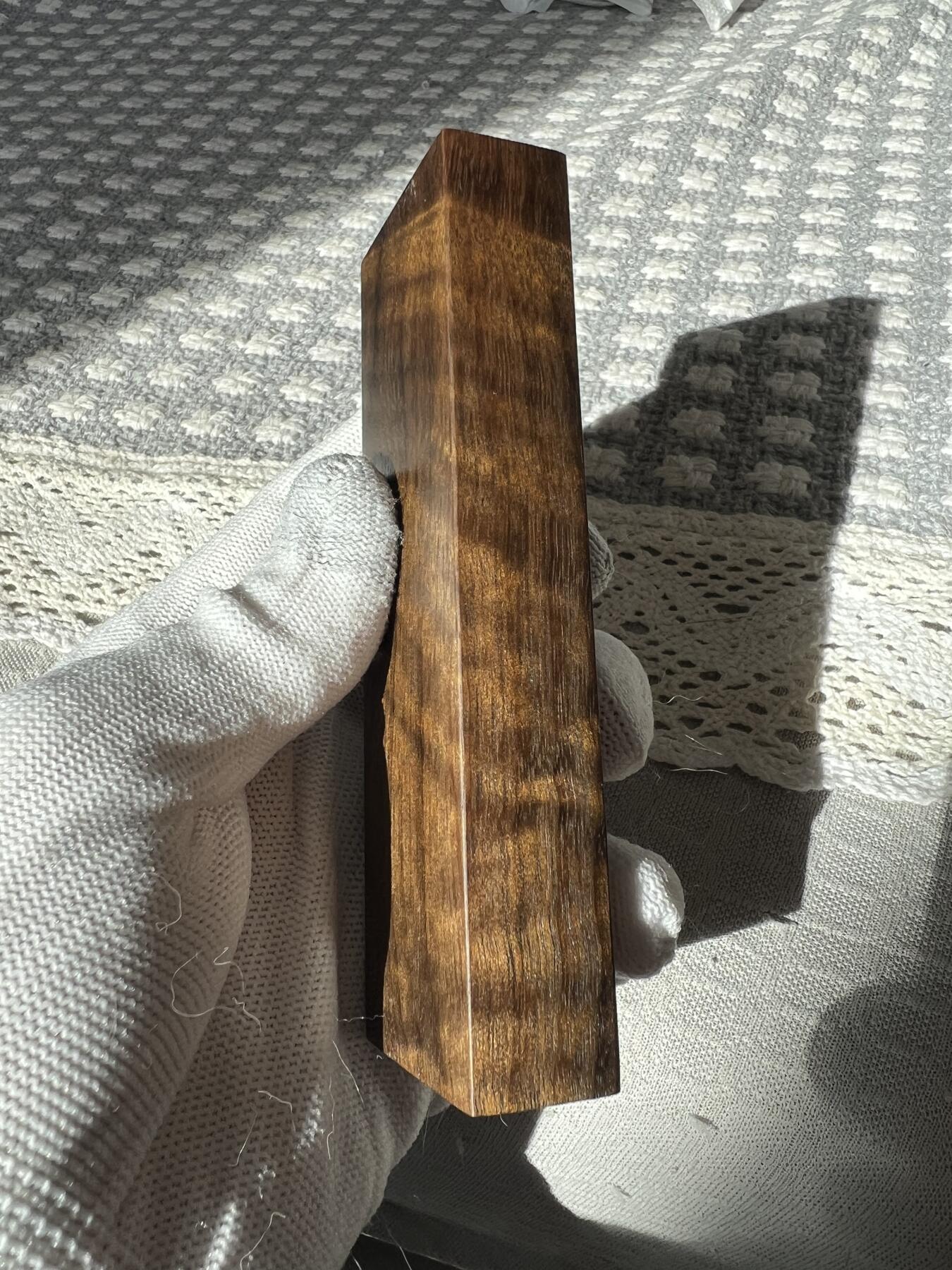 零元拍：A27 金丝楠牌子，3D立体波纹香喷喷的小金砖，金光闪闪，76.8/48.5/14.5MM