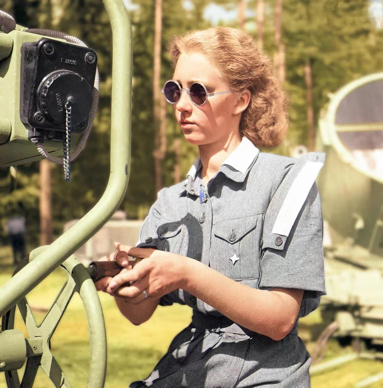 靖甫拍卖第五场 芬兰洛塔斯瓦尔德妇女军事组织领口证章 银质珐琅打银标 k6年份戳即1939制造