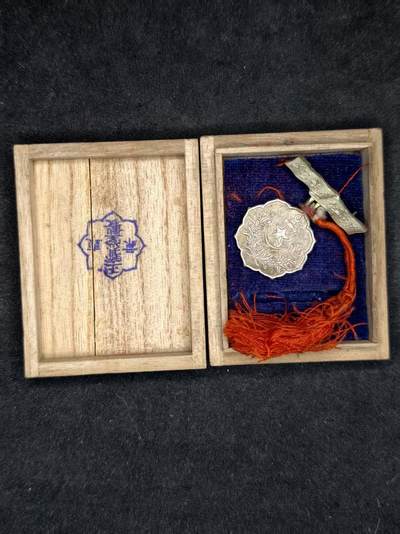 凯旋世界勋赏（持续上新中）（第22期新年大拍）（欢迎送拍）（对拍品有疑问请询问客服，不接受到手刀，出价默认拍品品相。请认真阅读拍卖规则！出价默认已认可！）（收到货请录制开箱视频，无视频概不处理问题。） - 爱国妇人会章带盒