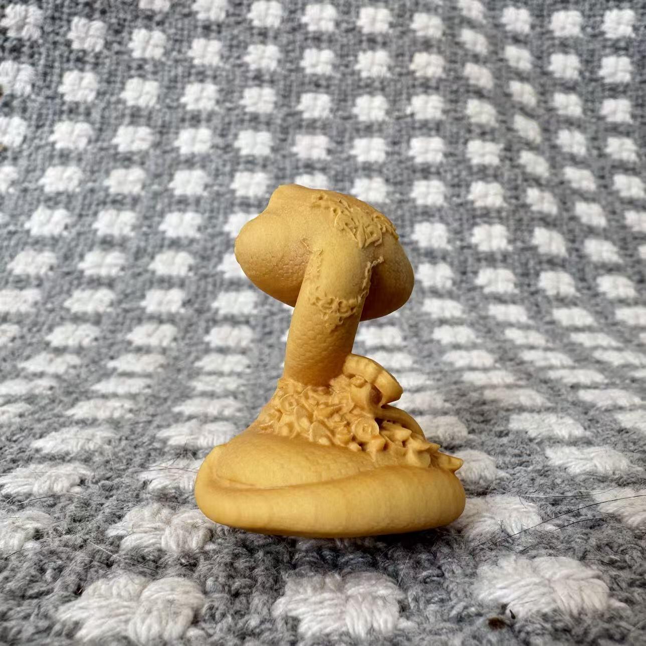 零元拍：哈基米系列，黄杨木雕12生肖之：蛇宝宝，高约：40MM。就这么可耐