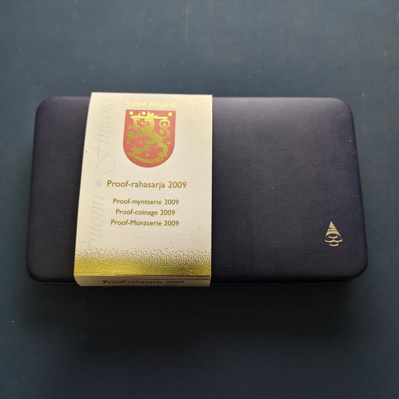 【全场包邮】纯粹捡漏拍505场 【少见】芬兰2006年官方年度流通精制套币-含2欧元精制纪念币1枚（全民选举权100周年）+红点鲑鱼精制银章【10.5克92.5%】-盒证全-量3300