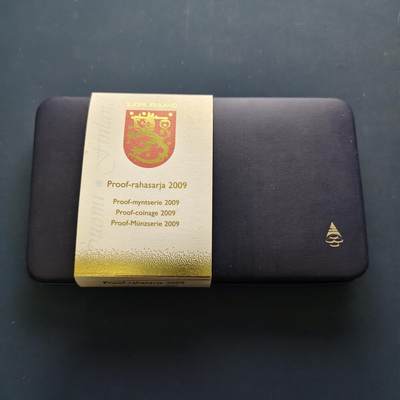 【全场包邮】纯粹捡漏拍505场 - 【少见】芬兰2006年官方年度流通精制套币-含2欧元精制纪念币1枚（全民选举权100周年）+红点鲑鱼精制银章【10.5克92.5%】-盒证全-量3300