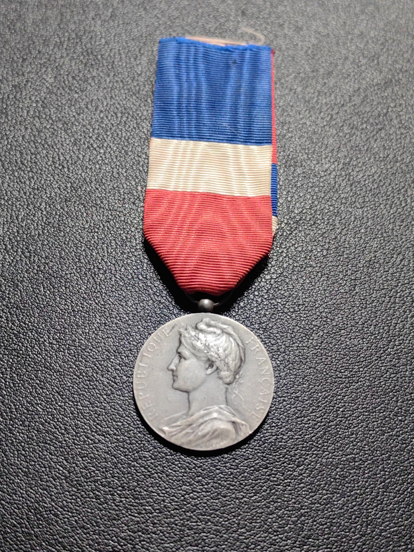 靖甫拍卖第五场 法国劳工奖章 背面底部银标