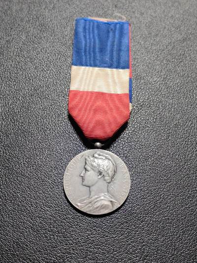 靖甫拍卖第五场 - 法国劳工奖章 背面底部银标