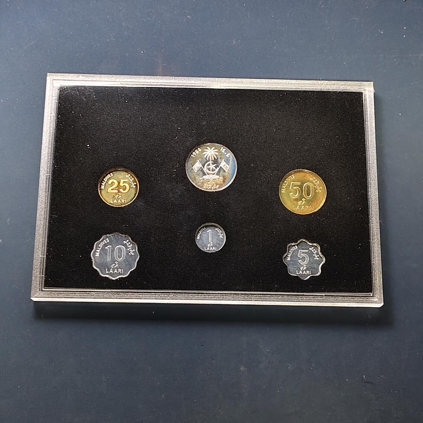 【全场包邮】纯粹捡漏拍505场 【稀少】马尔代夫1984年新版官方精制套币-量2500-PS4