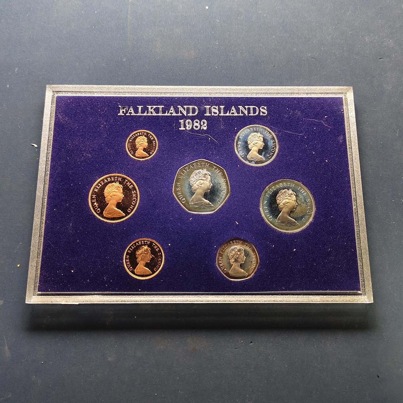 【全场包邮】纯粹捡漏拍505场 【少见】福克兰群岛1974年官方发行皇家厂经典信封装精制套币-PS1-量5000