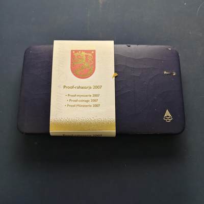 【全场包邮】纯粹捡漏拍505场 - 【稀少】芬兰2009年官方年度流通精制套币-含2欧元精制纪念币（欧洲货币联盟成立10周年+芬兰大公国获得自治权200周年）+自治权200周年彩色精制银章【20克92.5%】-盒证全-量2500