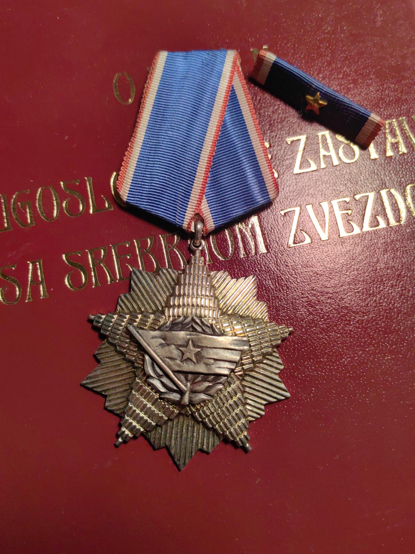 靖甫拍卖第五场 南斯拉夫旗帜勋章带原盒略