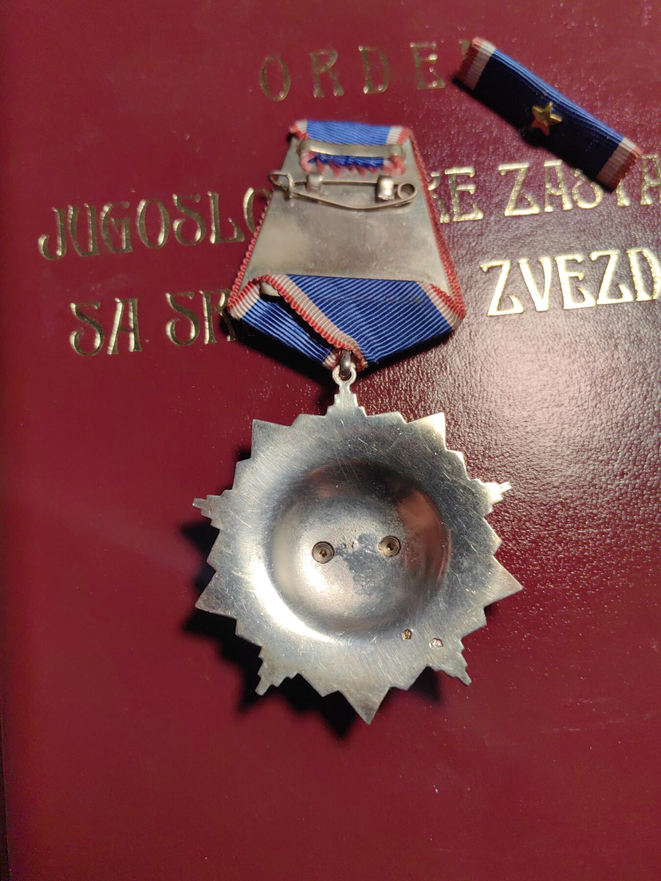 靖甫拍卖第五场 南斯拉夫旗帜勋章带原盒略