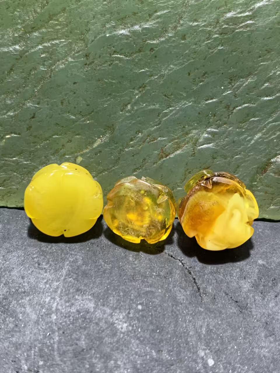 天然原矿蜜蜡通货玫瑰花戒面3颗