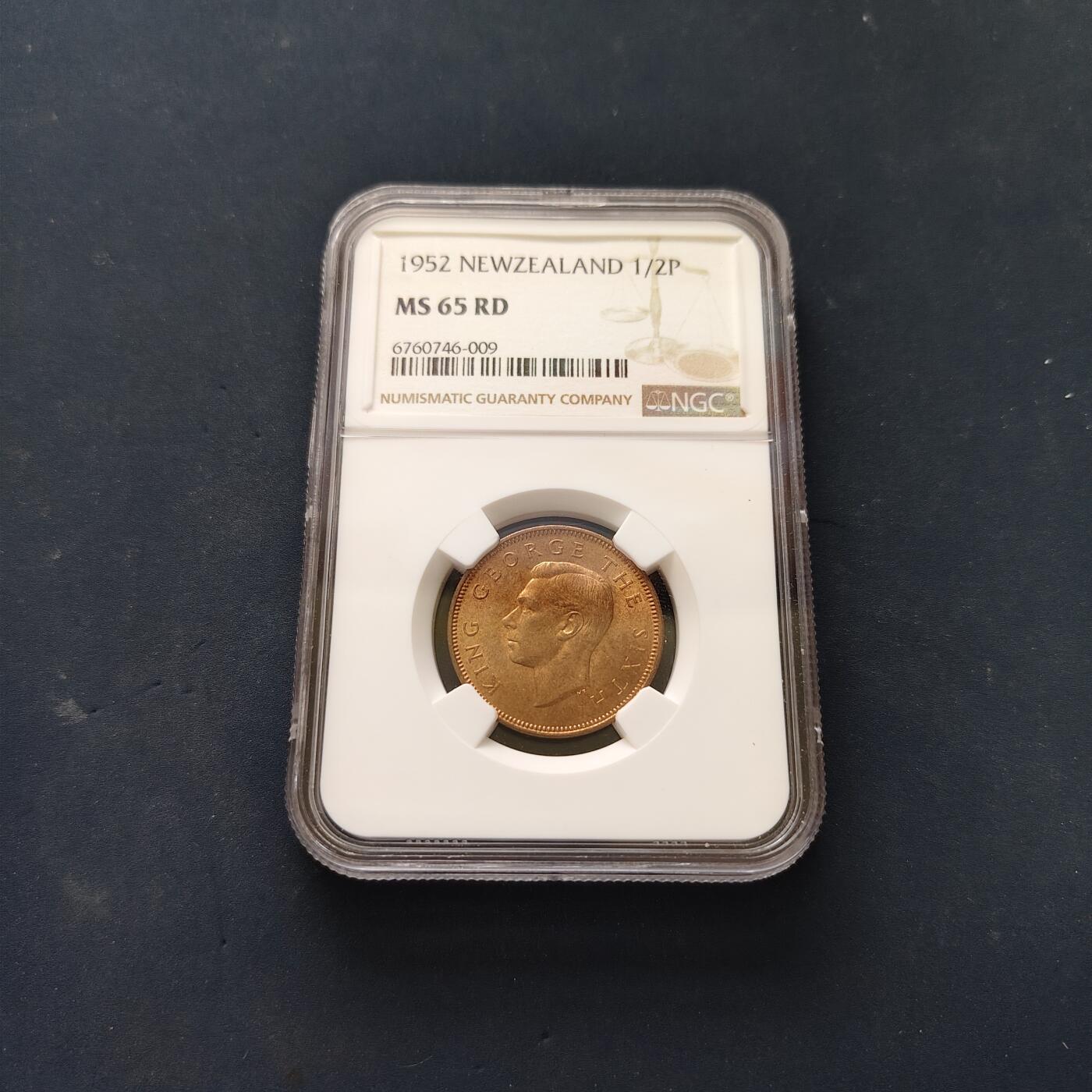 【全场包邮】纯粹捡漏拍505场 【收藏级·亚军分】新西兰1952年乔治六世1/2分铜币-NGC MS65 RD