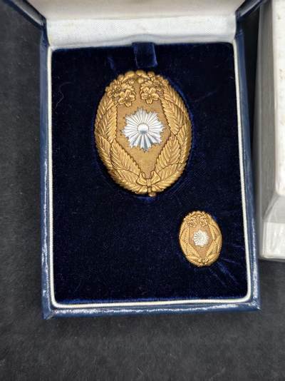 凯旋世界勋赏（持续上新中）（第22期新年大拍）（欢迎送拍）（对拍品有疑问请询问客服，不接受到手刀，出价默认拍品品相。请认真阅读拍卖规则！出价默认已认可！）（收到货请录制开箱视频，无视频概不处理问题。） - 警察功勋证章