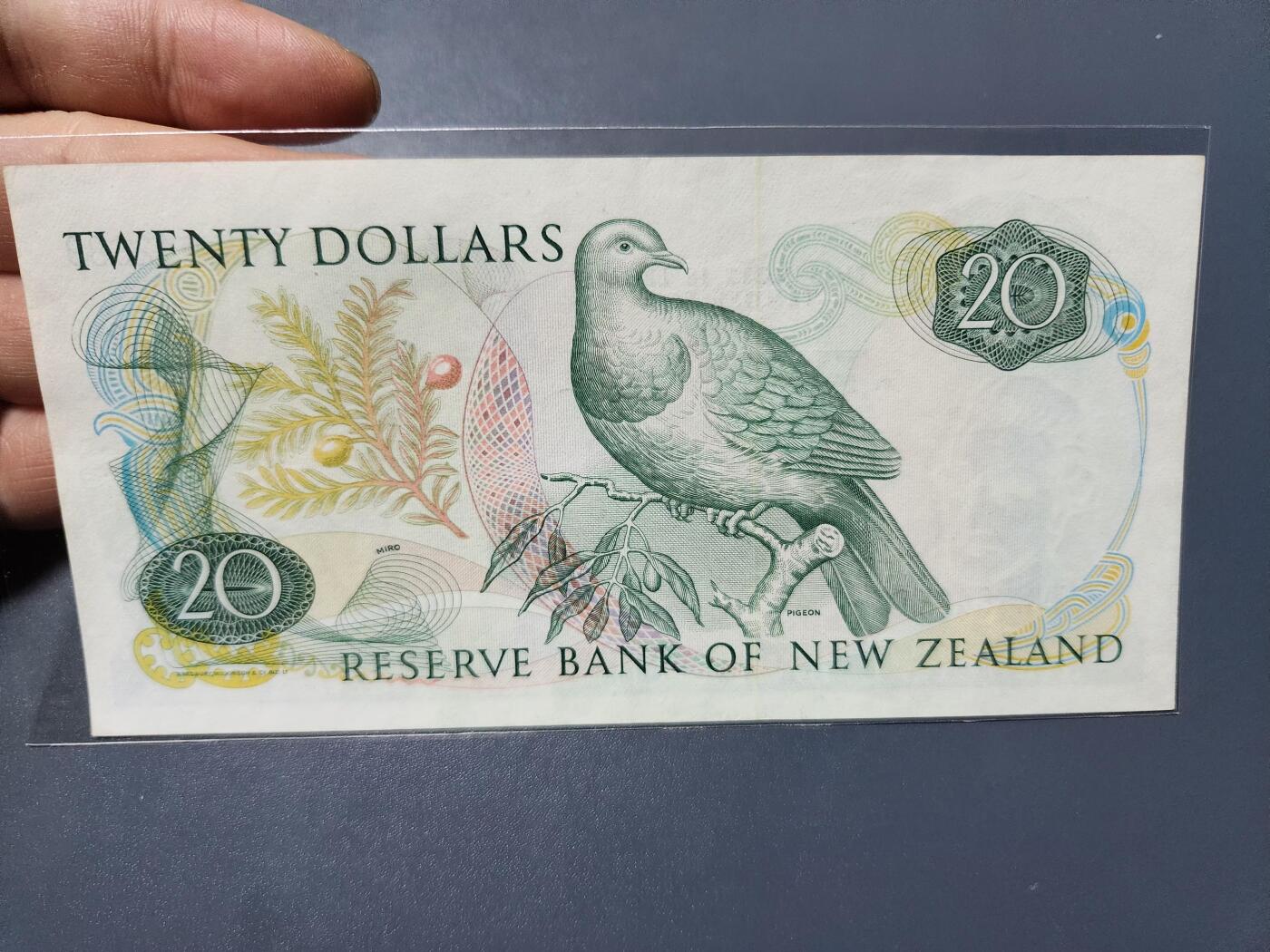 2月18号晚上8点 外国纸币自动截拍第27场 第一版首签名 新西兰 20元 近新