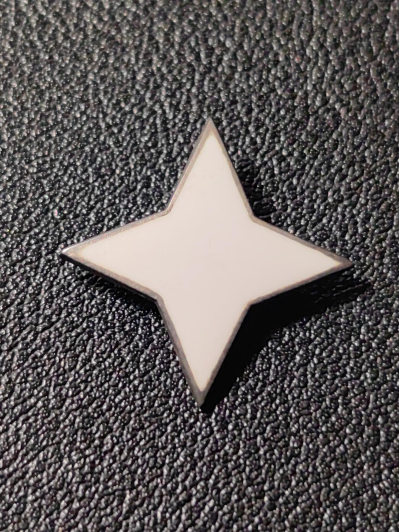 靖甫拍卖第五场 芬兰洛塔斯瓦尔德妇女军事组织胸口证章 银质珐琅打银标