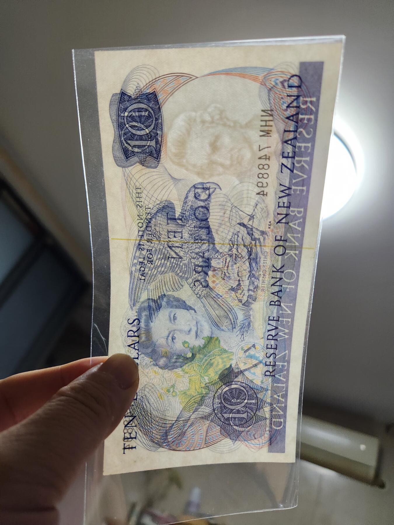 2月18号晚上8点 外国纸币自动截拍第27场 第一版首签名 新西兰 10元 近新