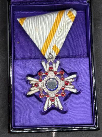 凯旋世界勋赏（持续上新中）（第22期新年大拍）（欢迎送拍）（对拍品有疑问请询问客服，不接受到手刀，出价默认拍品品相。请认真阅读拍卖规则！出价默认已认可！）（收到货请录制开箱视频，无视频概不处理问题。） - 六等瑞宝带盒