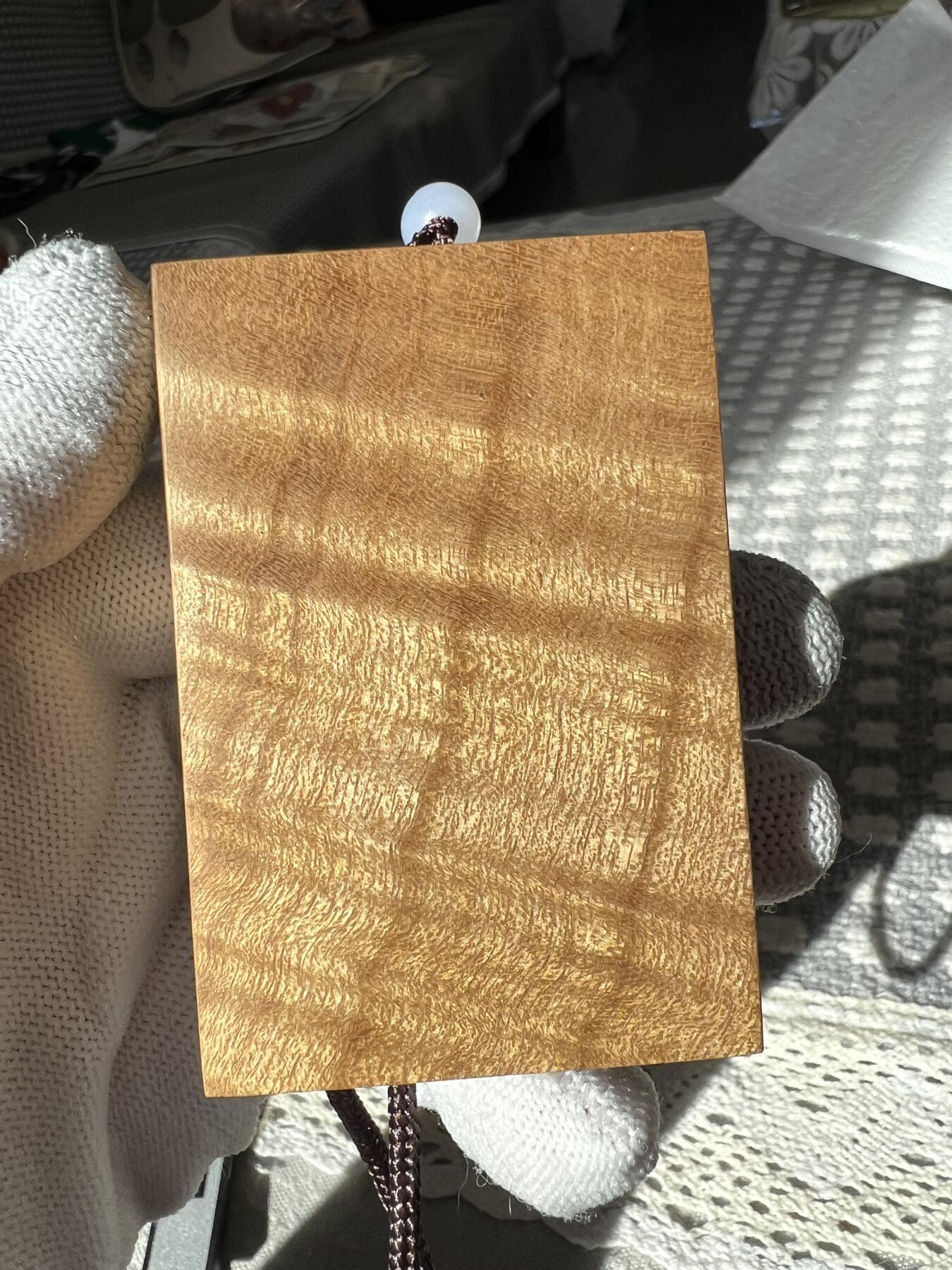 零元拍：A26 金丝楠牌子，3D立体波纹香喷喷的小金砖，金光闪闪，73.5/50/11.5MM