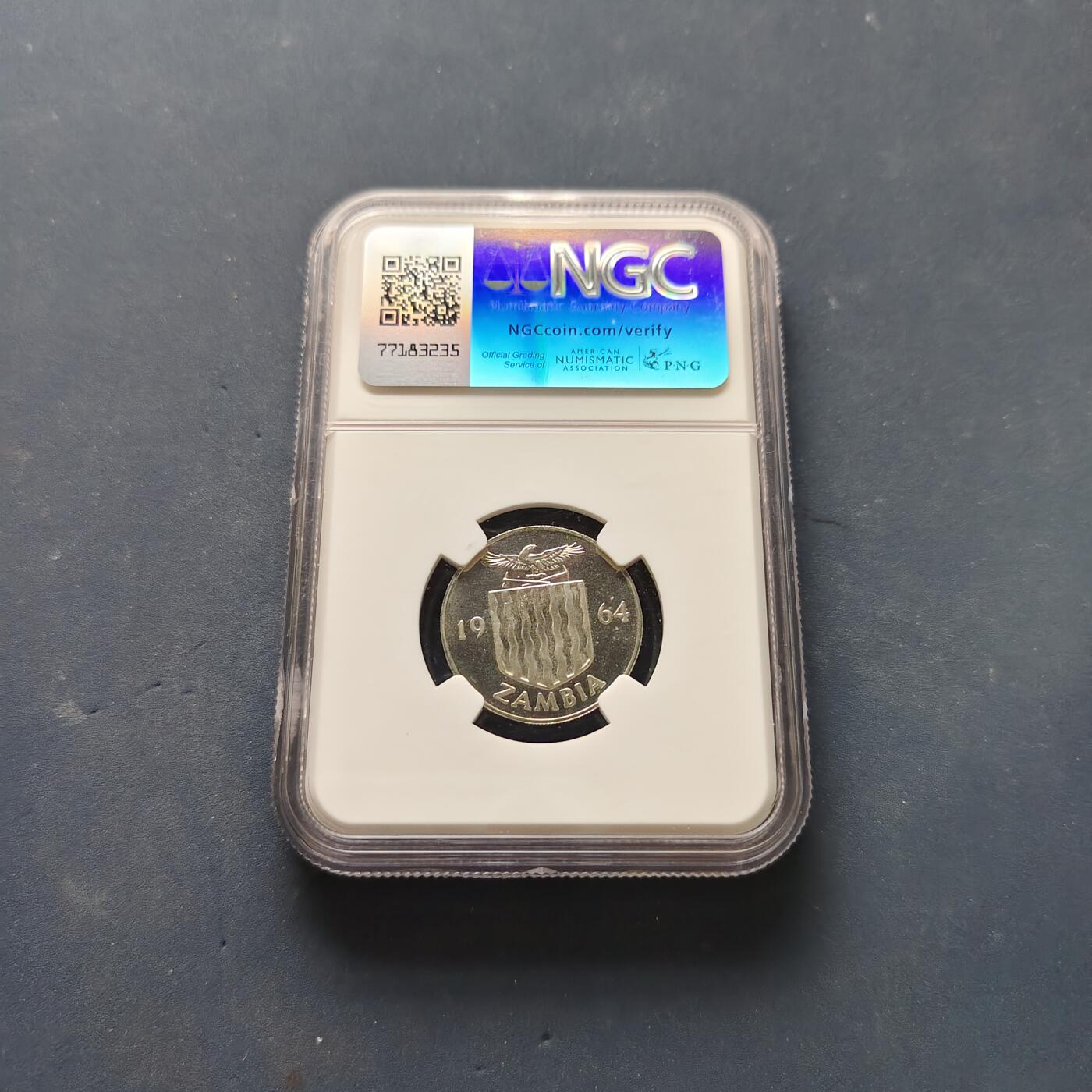 【全场包邮】纯粹捡漏拍505场 【收藏级·冠军分】赞比亚1964年独立首版流通币1先令精制币-NGC PF66 CAMEO