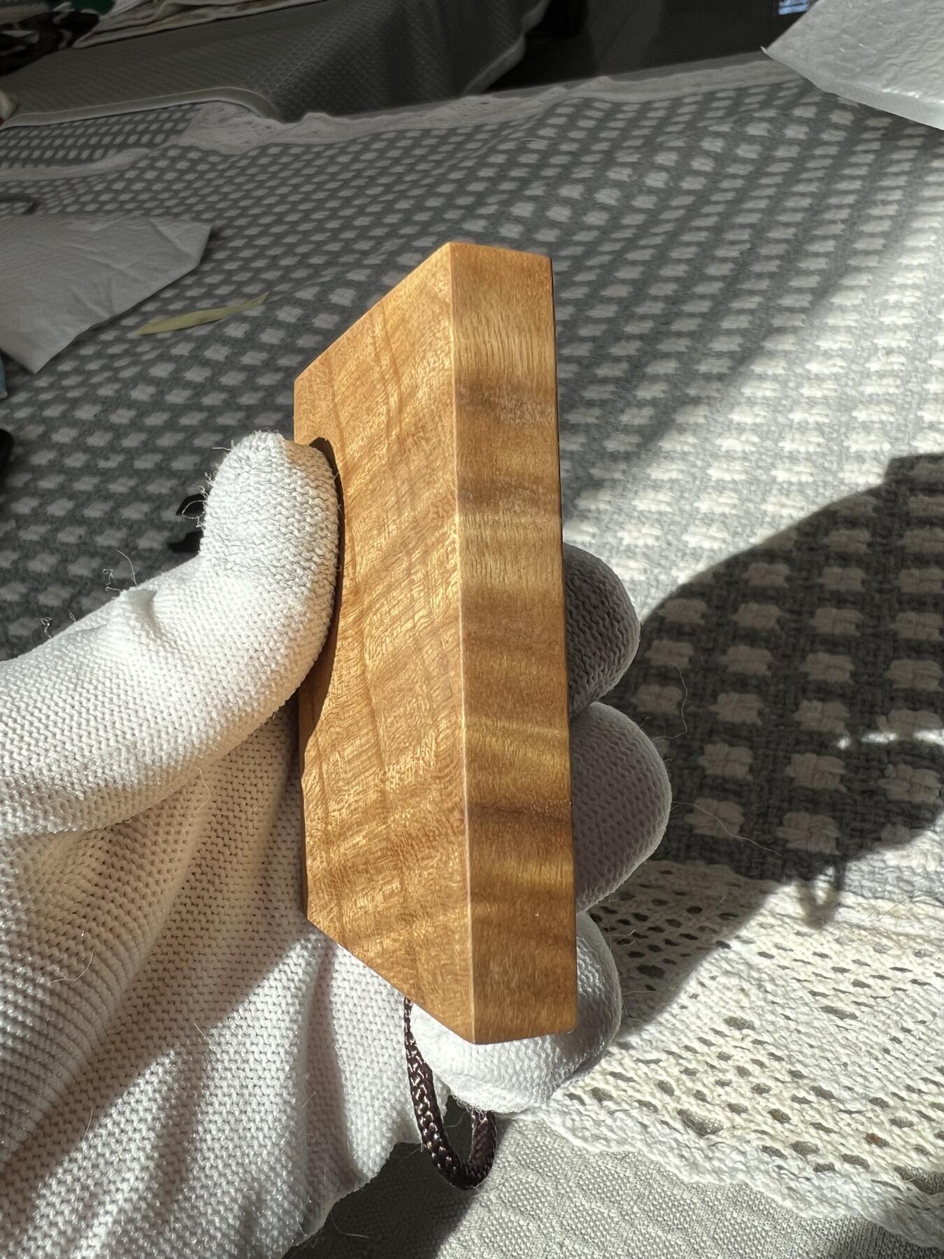 零元拍：A26 金丝楠牌子，3D立体波纹香喷喷的小金砖，金光闪闪，73.5/50/11.5MM