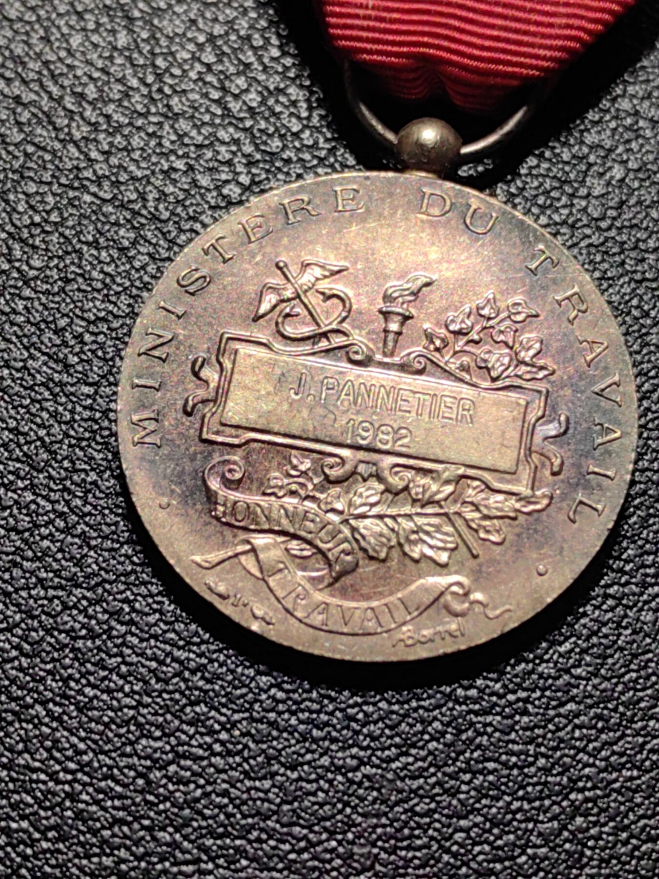 靖甫拍卖第五场 法国劳工奖章 背面底部银标