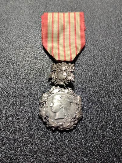 靖甫拍卖第五场 - 法国海关功绩奖章 背面打标