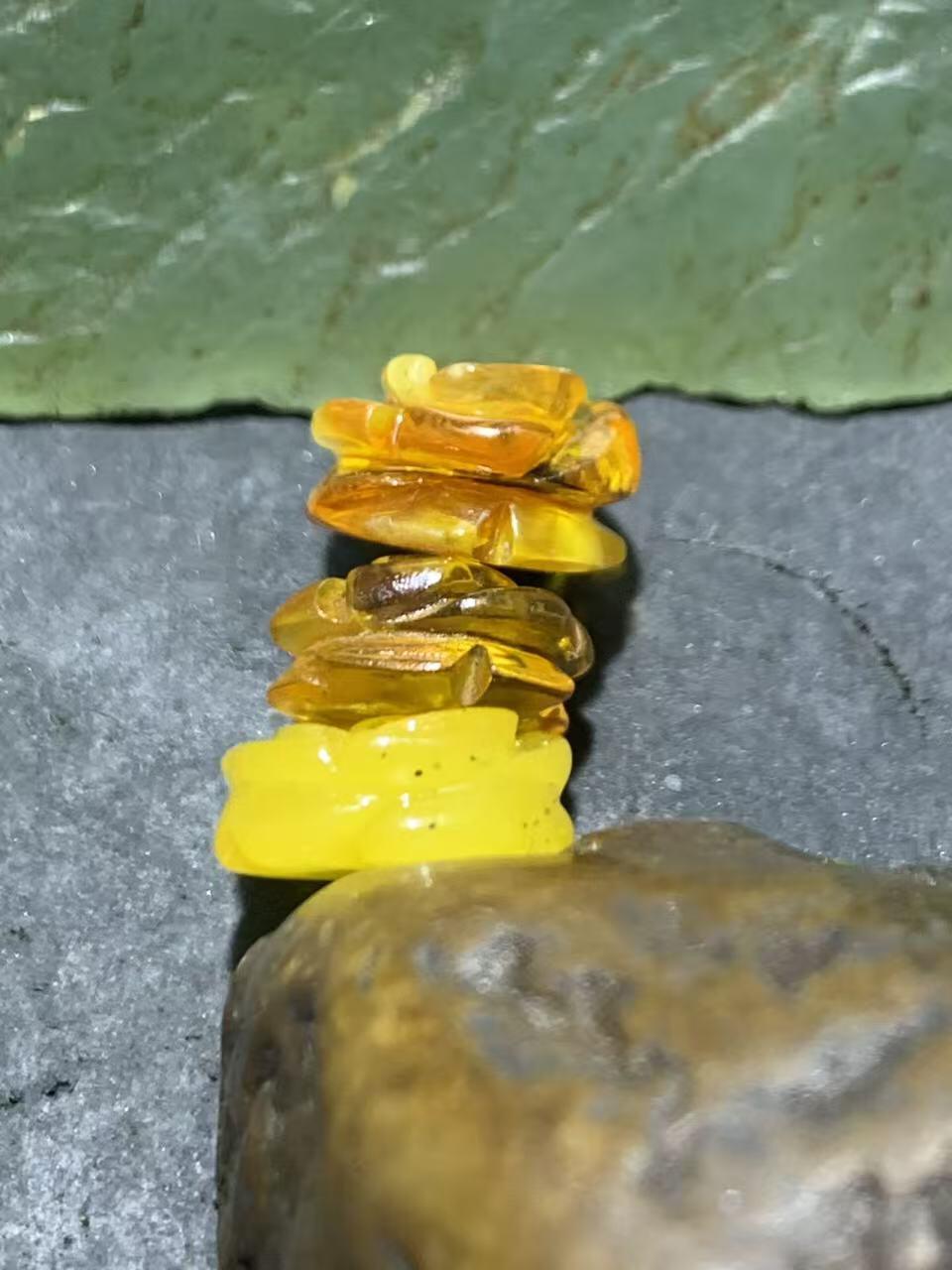 天然原矿蜜蜡通货玫瑰花戒面3颗