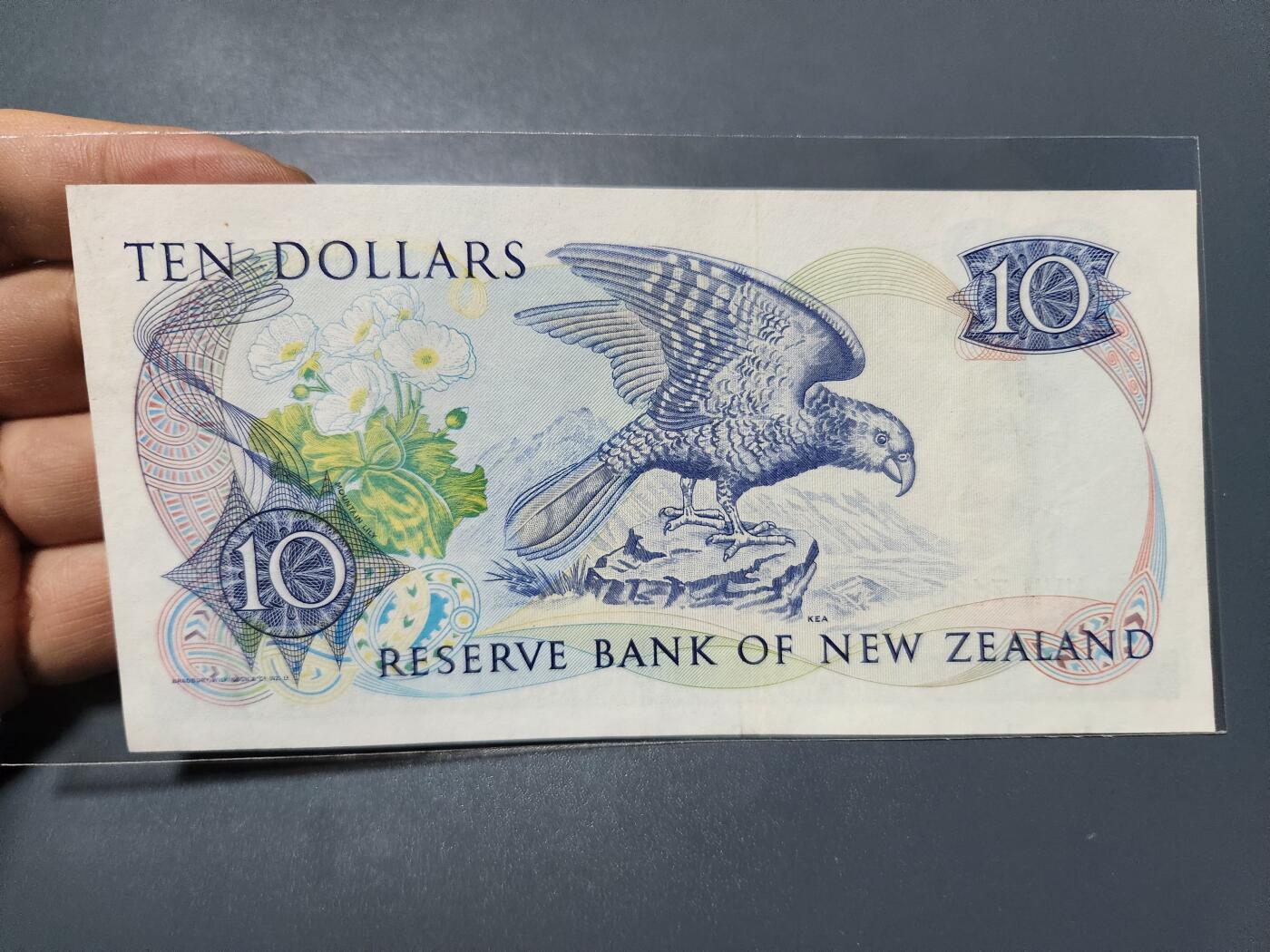 2月18号晚上8点 外国纸币自动截拍第27场 第一版首签名 新西兰 10元 近新