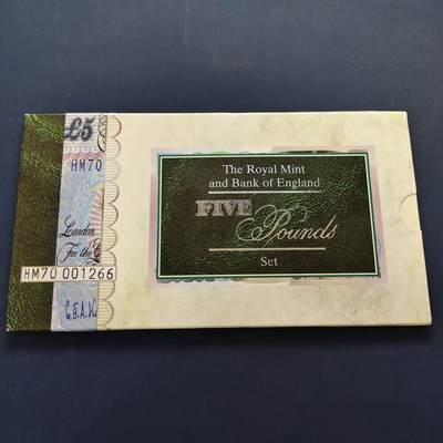 【全场包邮】纯粹捡漏拍505场 - 英国官方发行5镑收藏册-含1996年5镑女王70大寿克朗型纪念币+英格兰银行5镑纸钞