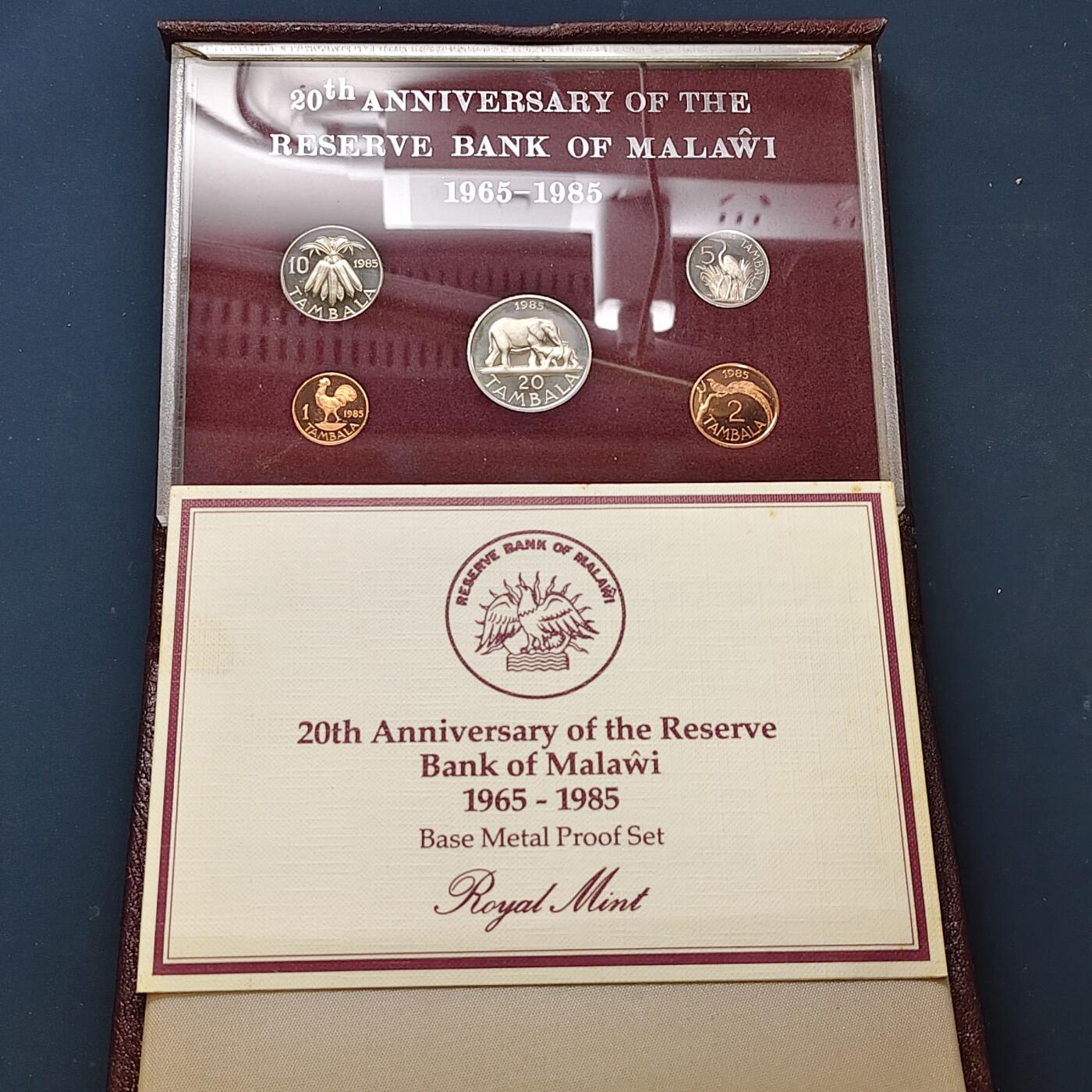 【全场包邮】纯粹捡漏拍505场 【少见】马拉维1985年独立20周年官方封装精制套币-盒证全-PS4-量7550