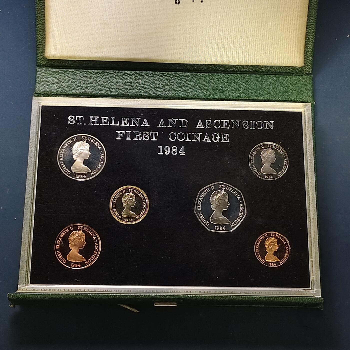【全场包邮】纯粹捡漏拍505场 【稀少】圣赫勒拿和阿松森群岛1984年官方精制套币-此套少见推测发行量2500-3000（盒损）-PS1
