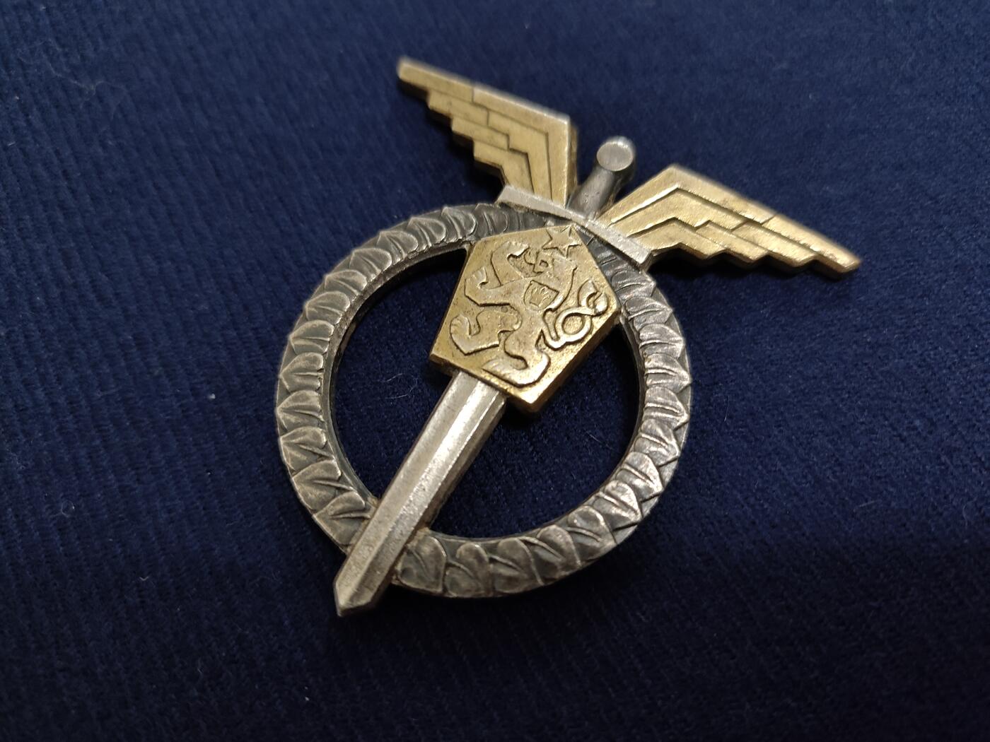 时顺第二十九拍(新年大拍) 捷克斯洛伐克飞行员证章背面带厂标