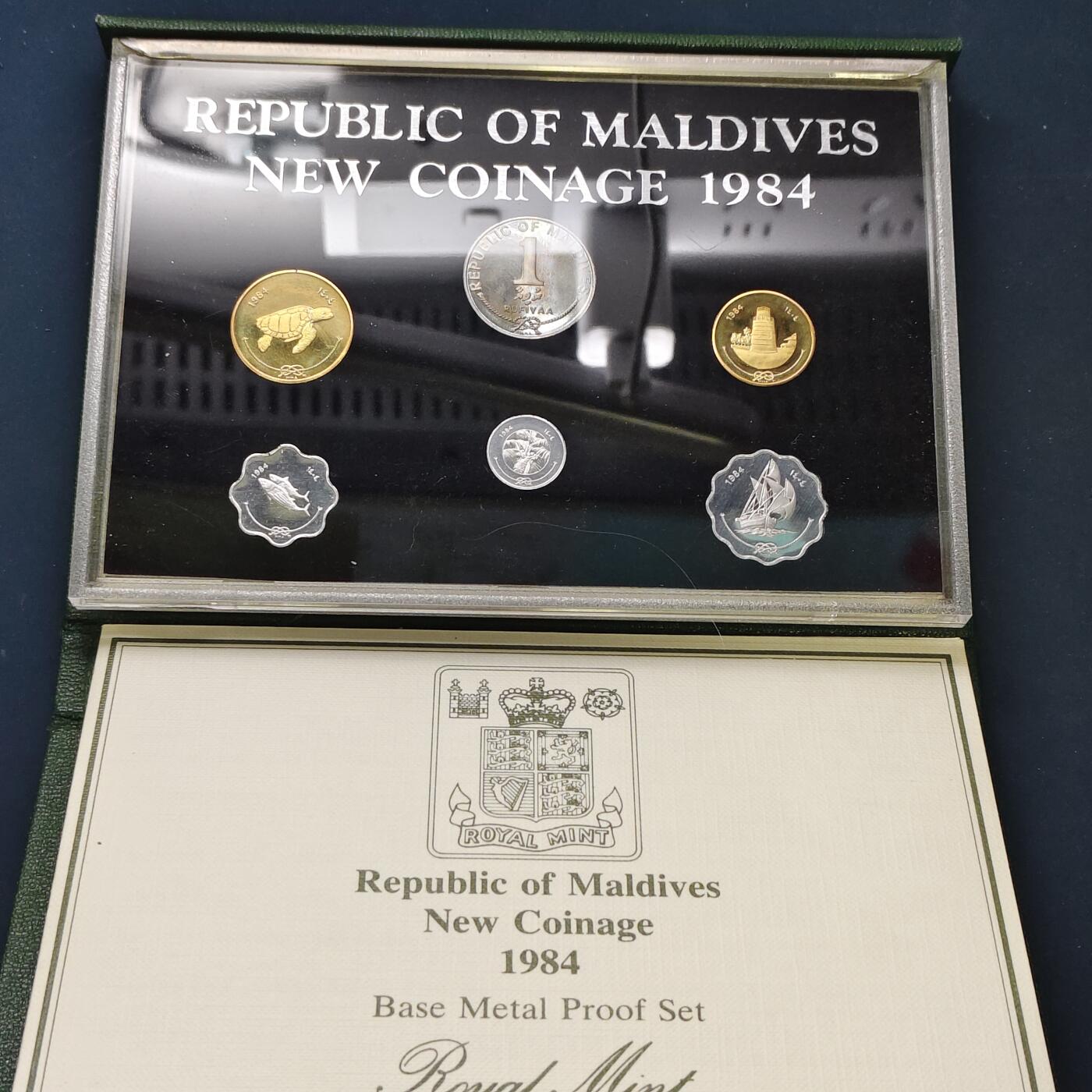 【全场包邮】纯粹捡漏拍505场 【稀少】马尔代夫1984年新版官方精制套币-量2500-PS4
