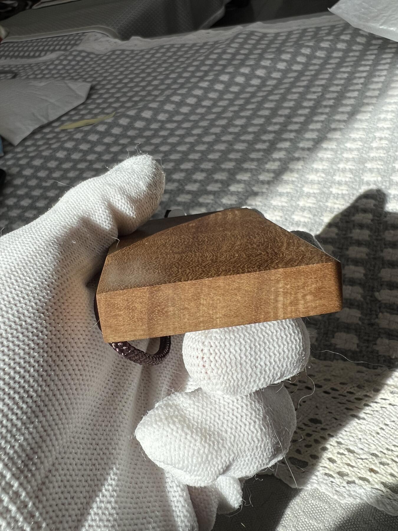 零元拍：A26 金丝楠牌子，3D立体波纹香喷喷的小金砖，金光闪闪，73.5/50/11.5MM