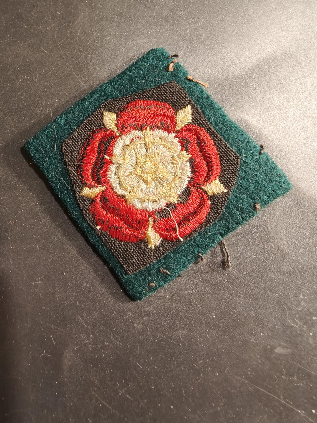 老王徽章第183期 二战时期英国陆军卡特里克兵营臂章