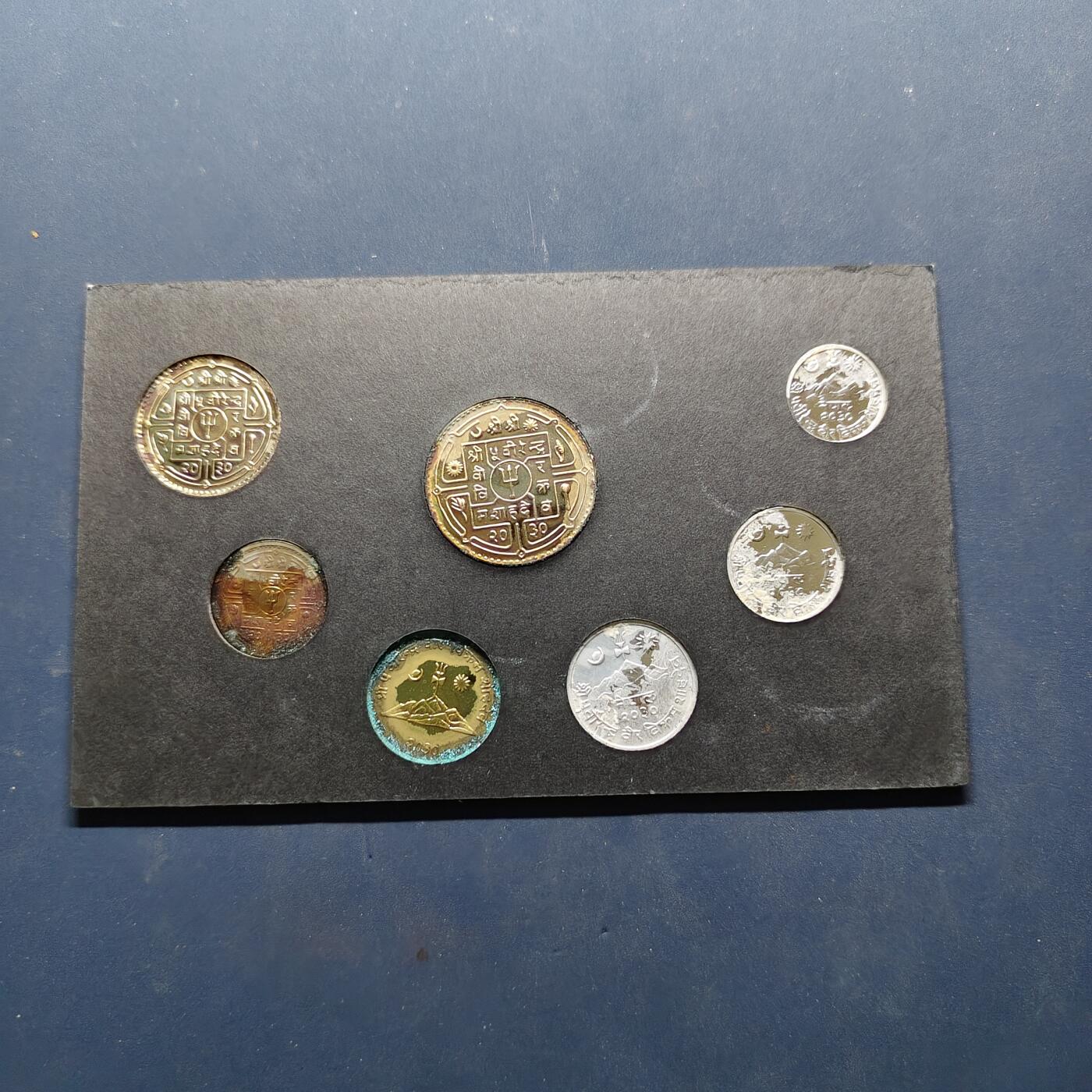 【全场包邮】纯粹捡漏拍504场-更新中 【少见】尼泊尔1973年官方精制套币-量8891-无外盒