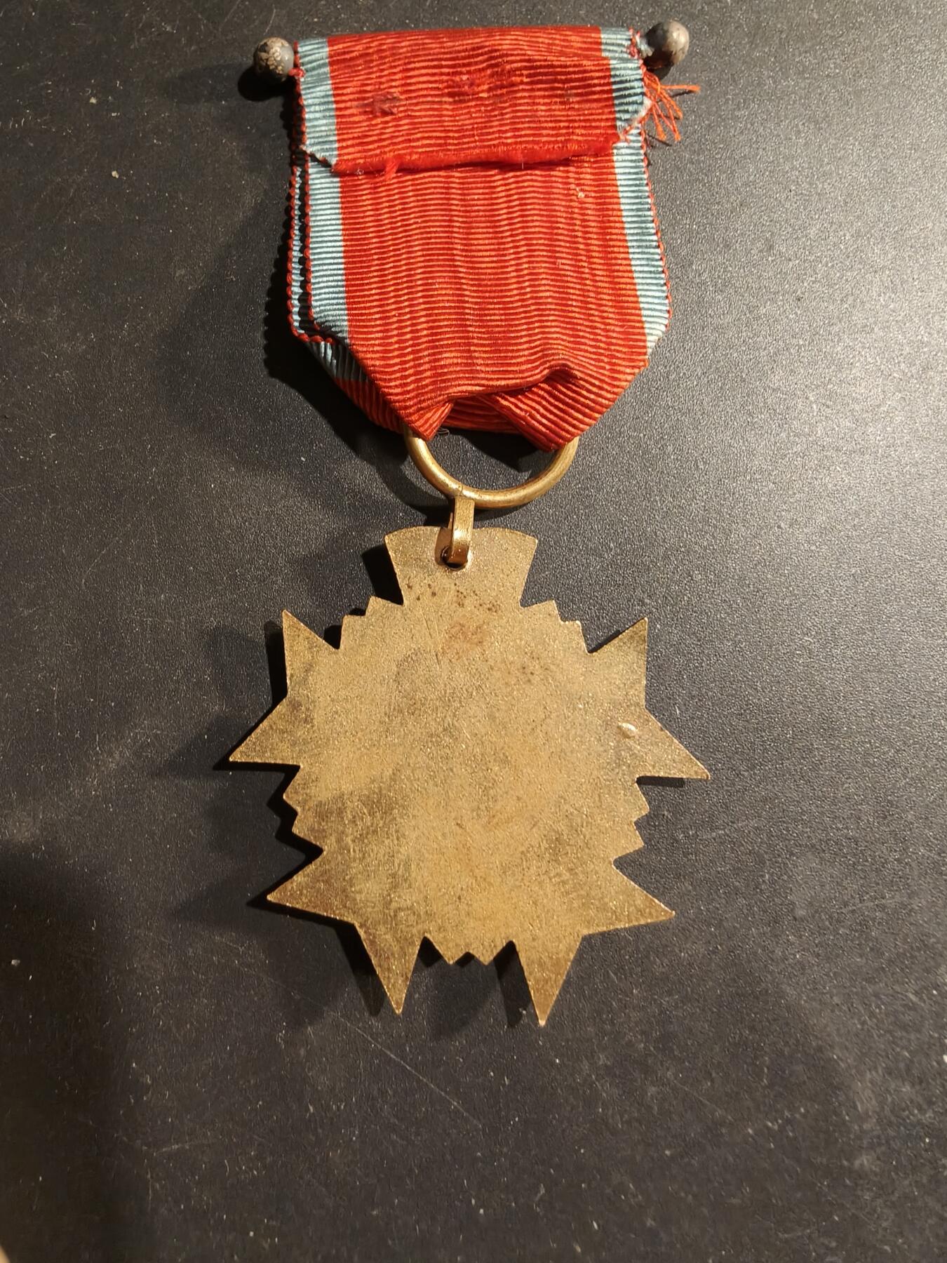 老王徽章第183期 法国骑士级艺术与音乐功勋勋章    原盒