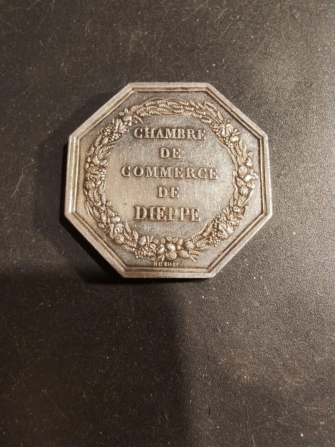 老王徽章第183期 法国迪耶普商会银八角章     950银手指标     直径33mm    重量16.8g