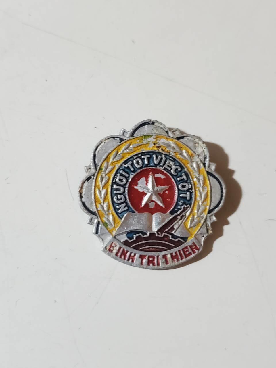 韵星假日军品类拍卖第42期 -- Rimey Holidays Militaria Auction 42 越南社会主义共和国八十年代好人好事证/奖章