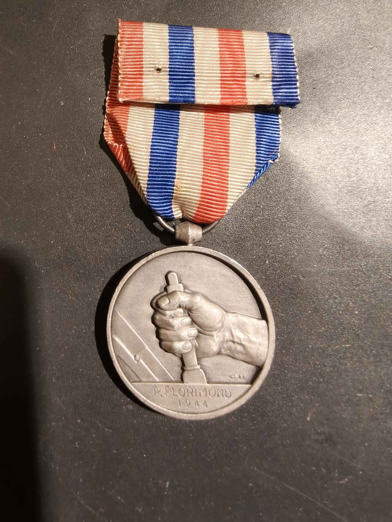 老王徽章第183期 法国银级铁路服务奖章    1944年实发   维希版