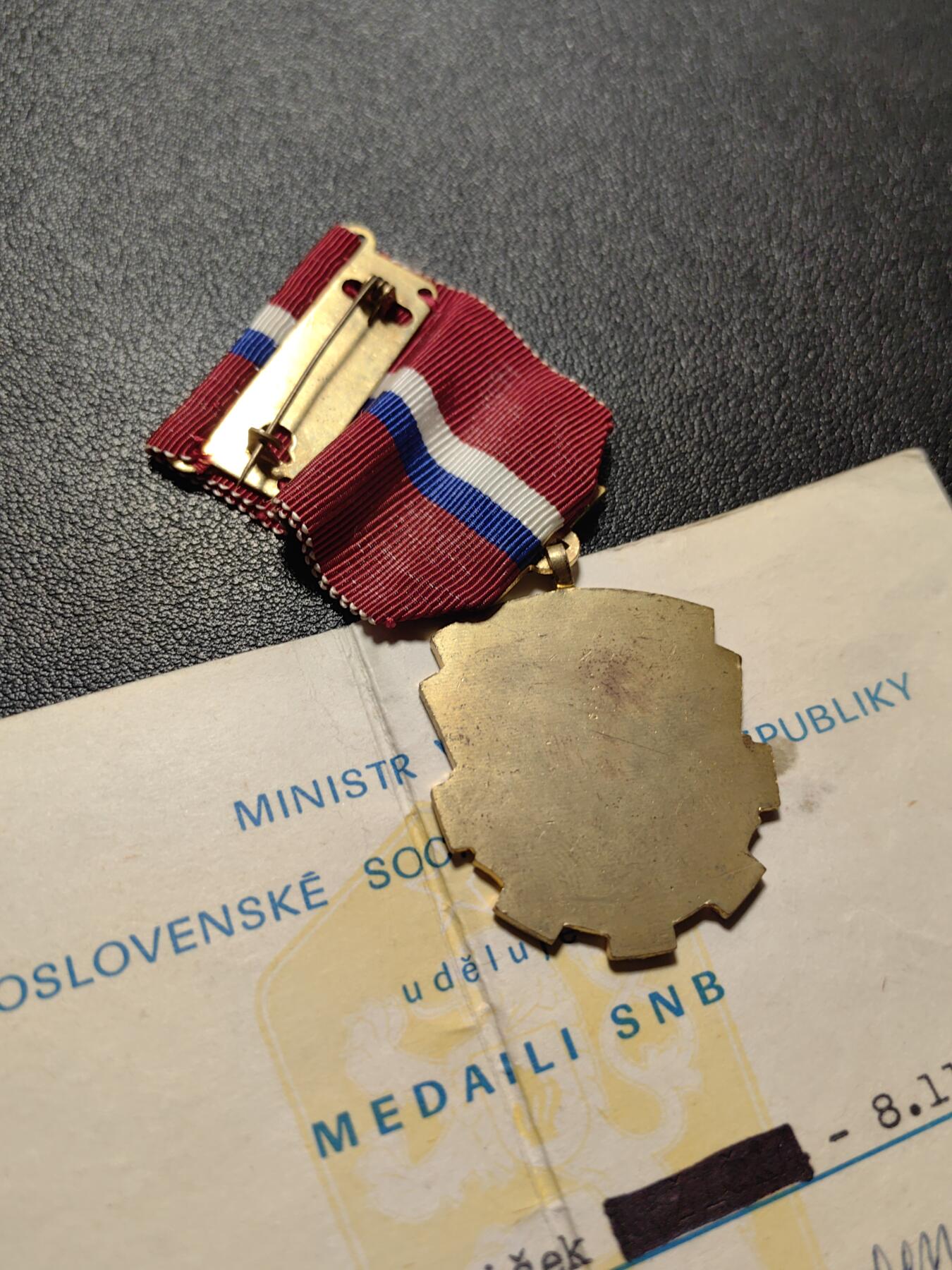 靖甫拍卖第五场 捷克斯洛伐克国安部奖章带证