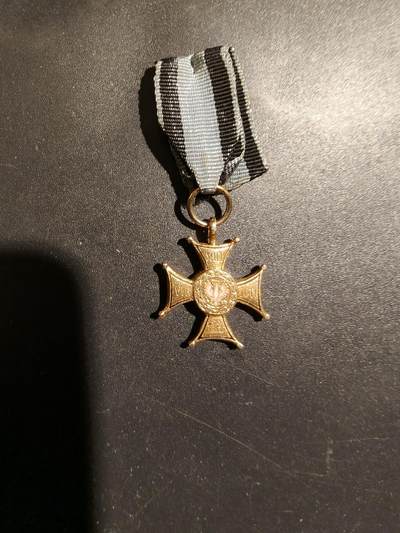 老王徽章第183期 - 波兰人共骑士级军事功绩勋章迷你章