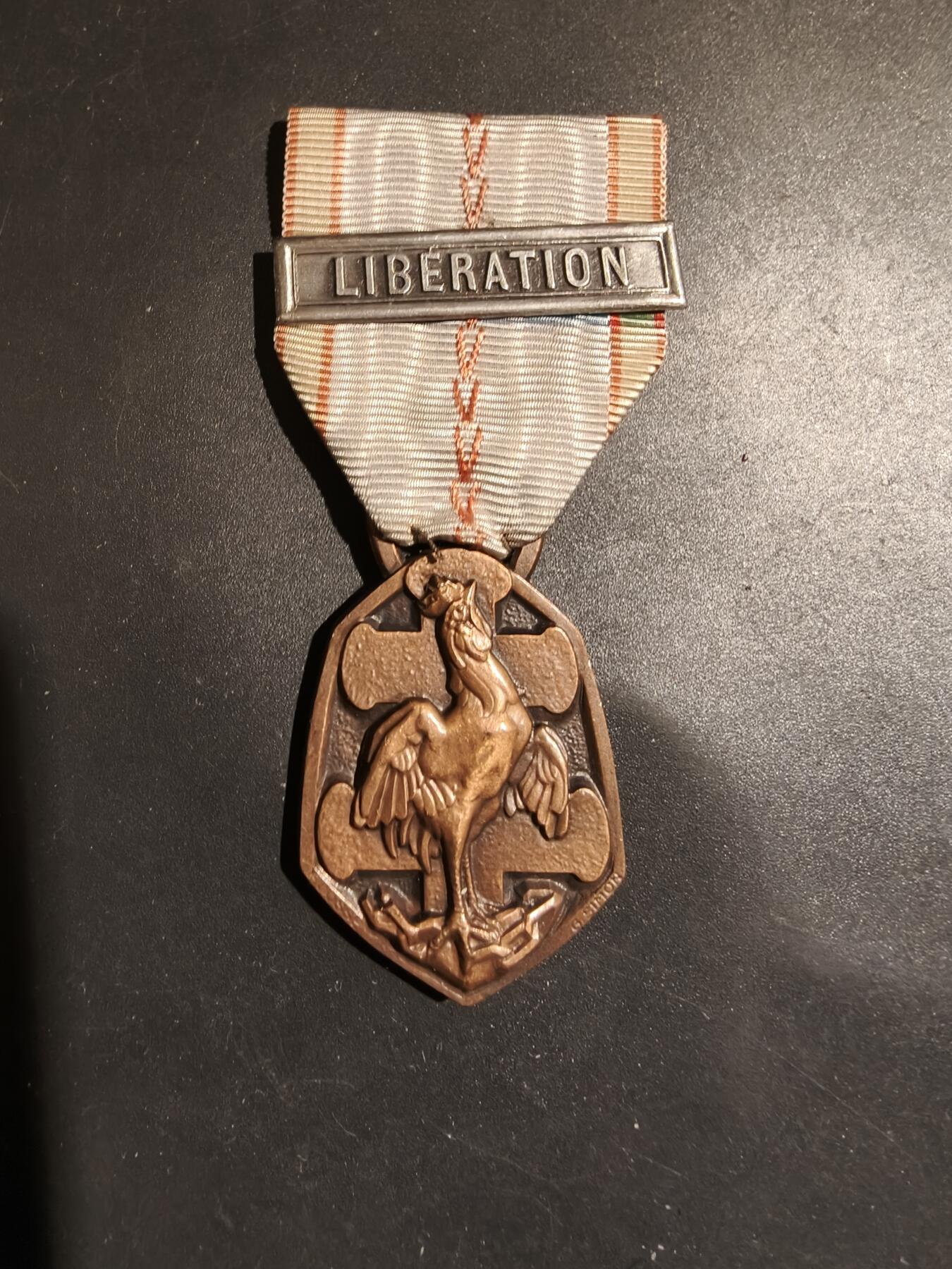 老王徽章第183期 法国二战纪念章    解放勋条