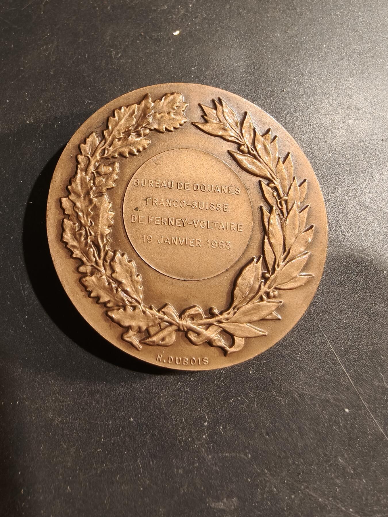 老王徽章第183期 法国-瑞士费尔内-伏尔泰海关大铜章     亨利杜布瓦作品     直径50mm      重量68.3g